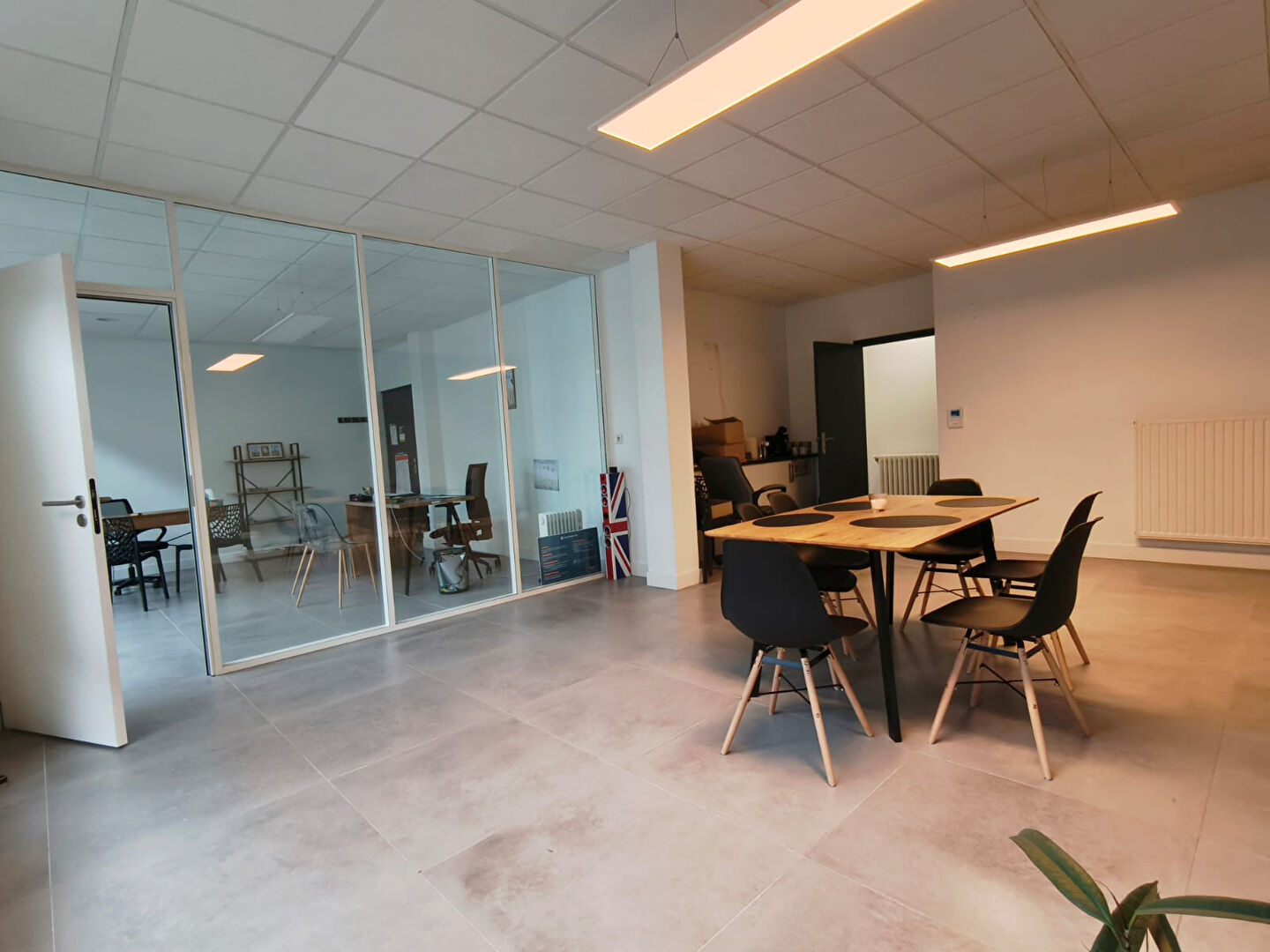 Photo Bureaux Calais 200 m2 image 3/4