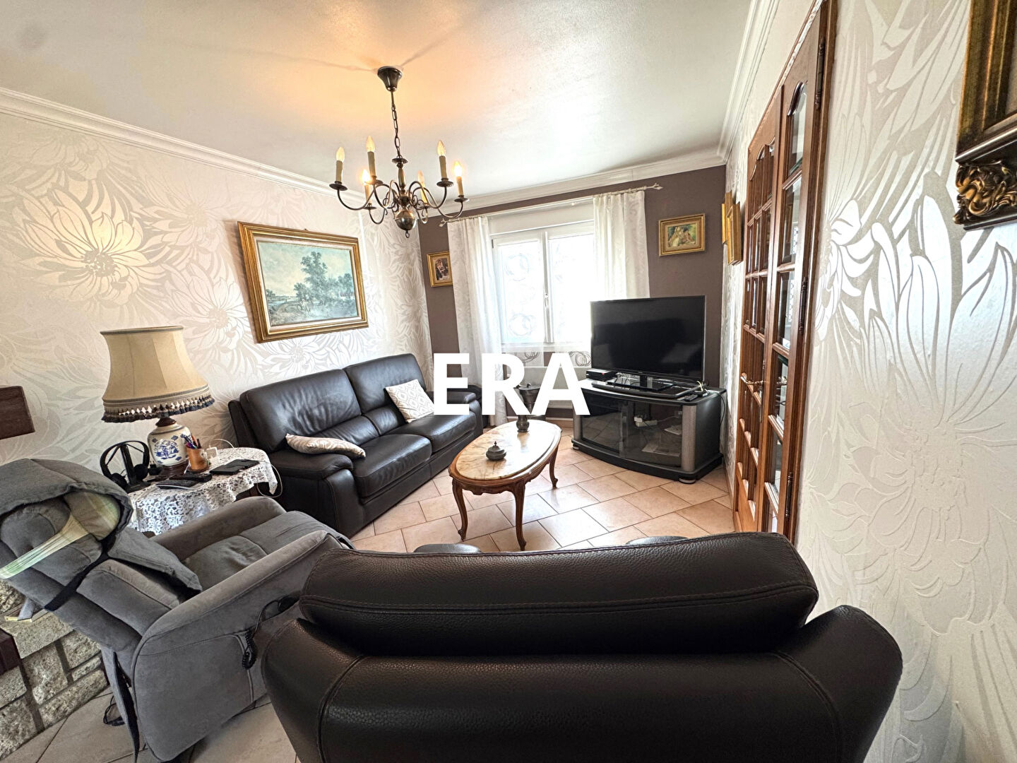 Maison semi-mitoyenne sur CALAIS / 3 chambres / jardin / garage + stationnement