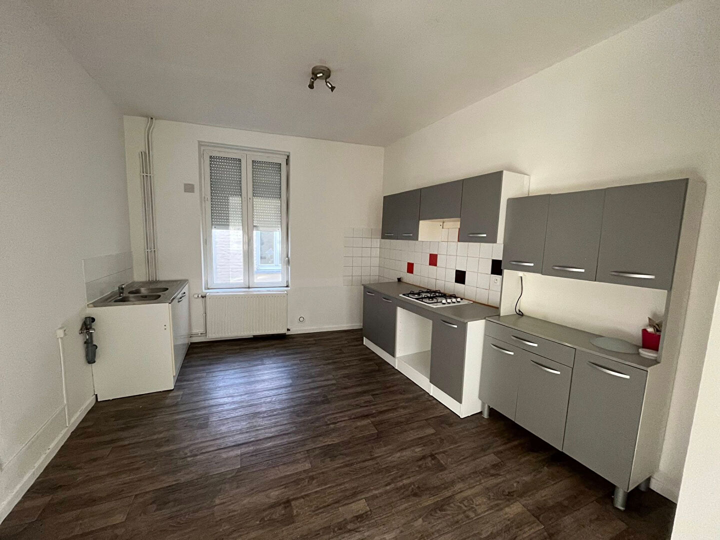 Photo Immeuble de rapport Calais de 2 lots de120 m2, rez de chaussée commercial + appartement T4 image 2/6