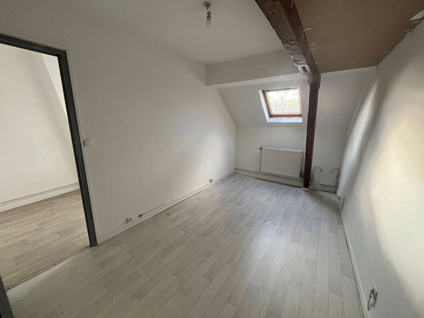 Photo Immeuble de rapport Calais de 2 lots de120 m2, rez de chaussée commercial + appartement T4 image 4/6