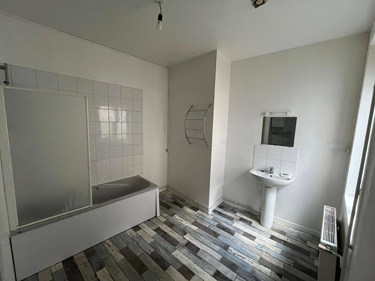 Photo Immeuble de rapport Calais de 2 lots de120 m2, rez de chaussée commercial + appartement T4 image 5/6