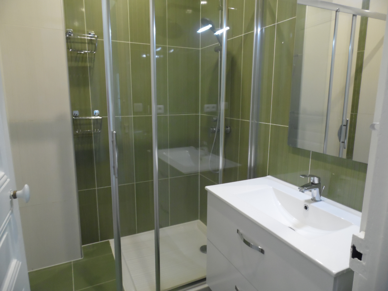 Photo chambre dans colocation centre ville Cannes la Bocca image 3/6