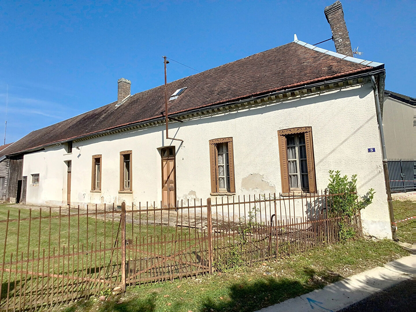 MAISON DE VILLAGE A RENOVER