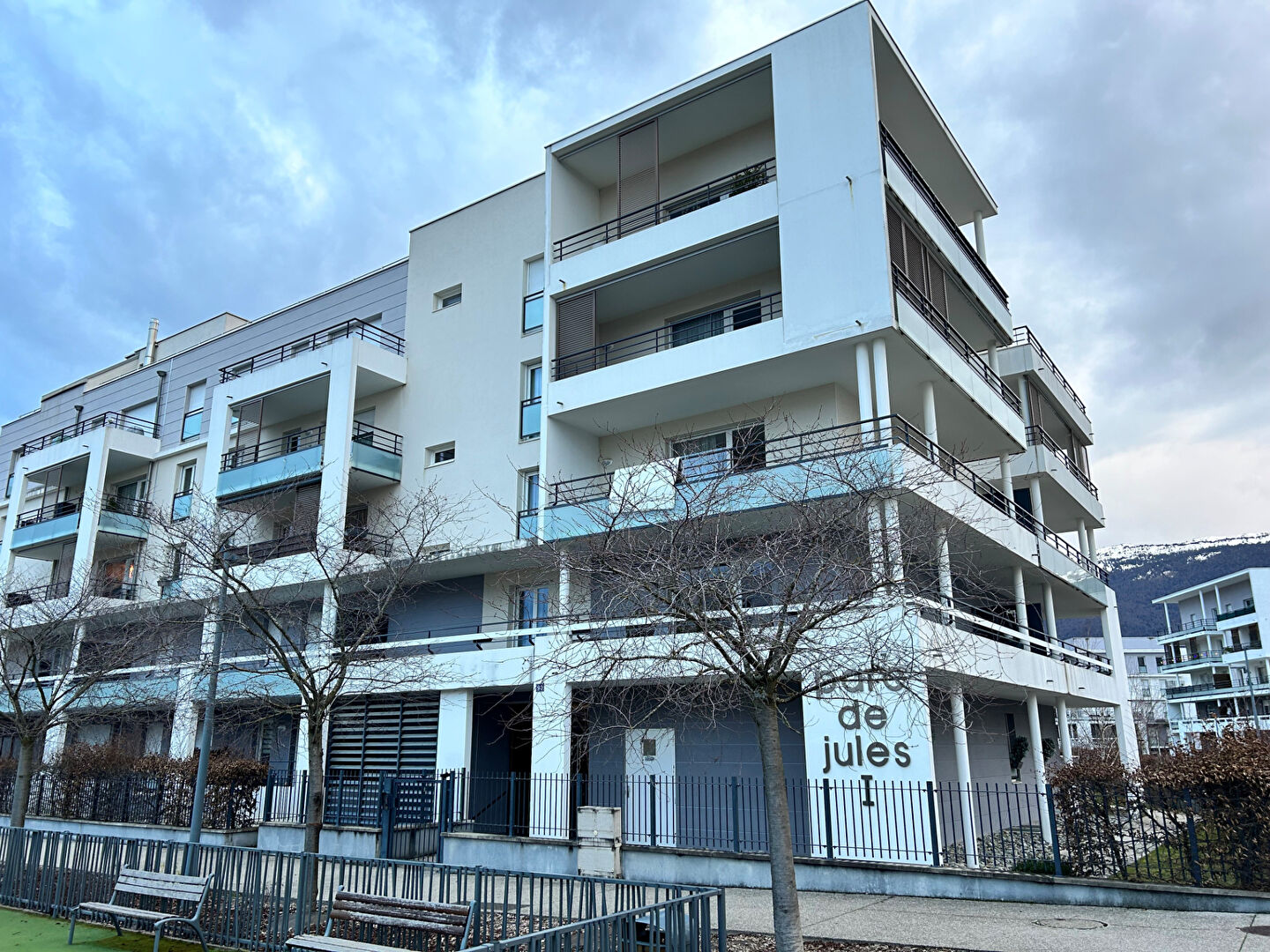 T3 meublé avec garage ET place de park  -