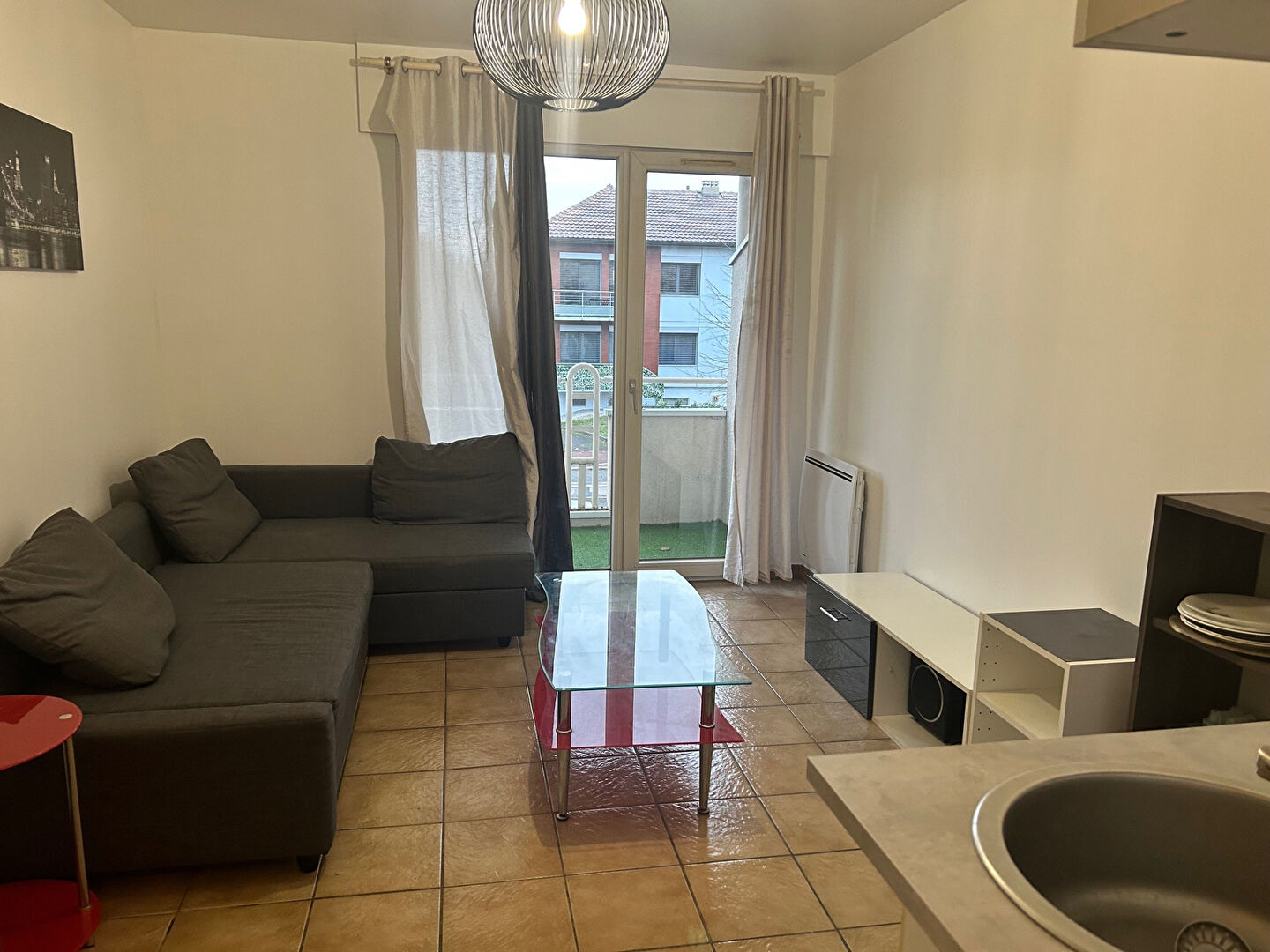 CENTRE DE DIVONNE- Studio meublé avec cave