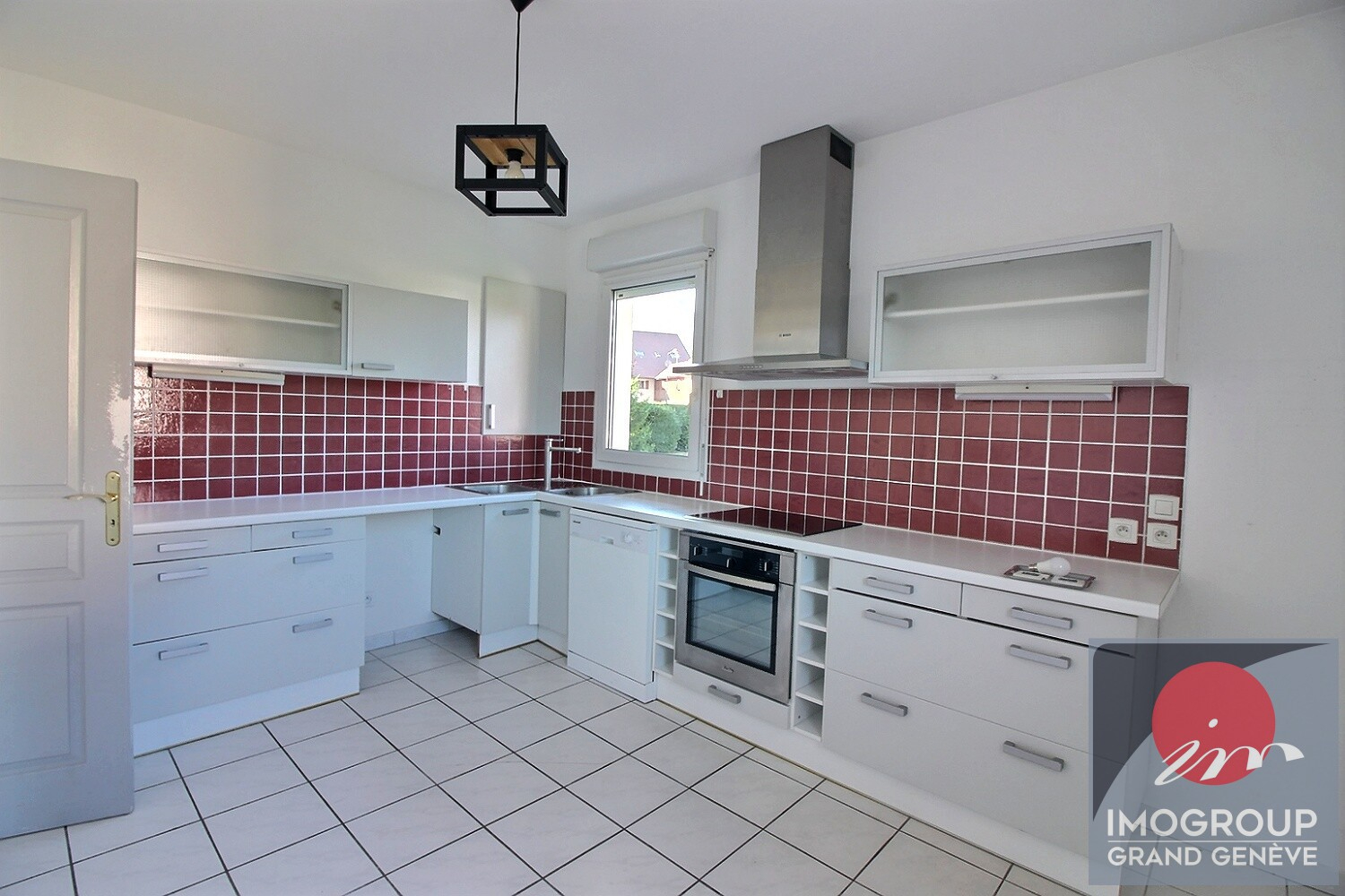 Photo Appartement Chevry 3 pièce(s) 77.65 m2 avec terrasse, cave ,garage et parking image 3/6