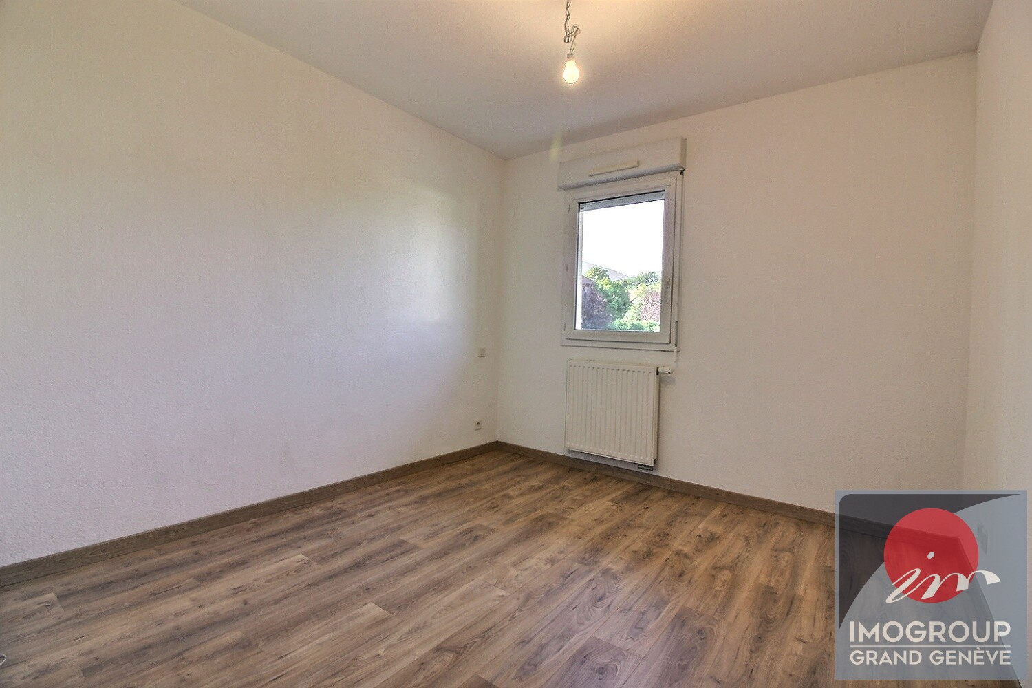 Photo Appartement Chevry 3 pièce(s) 77.65 m2 avec terrasse, cave ,garage et parking image 6/6