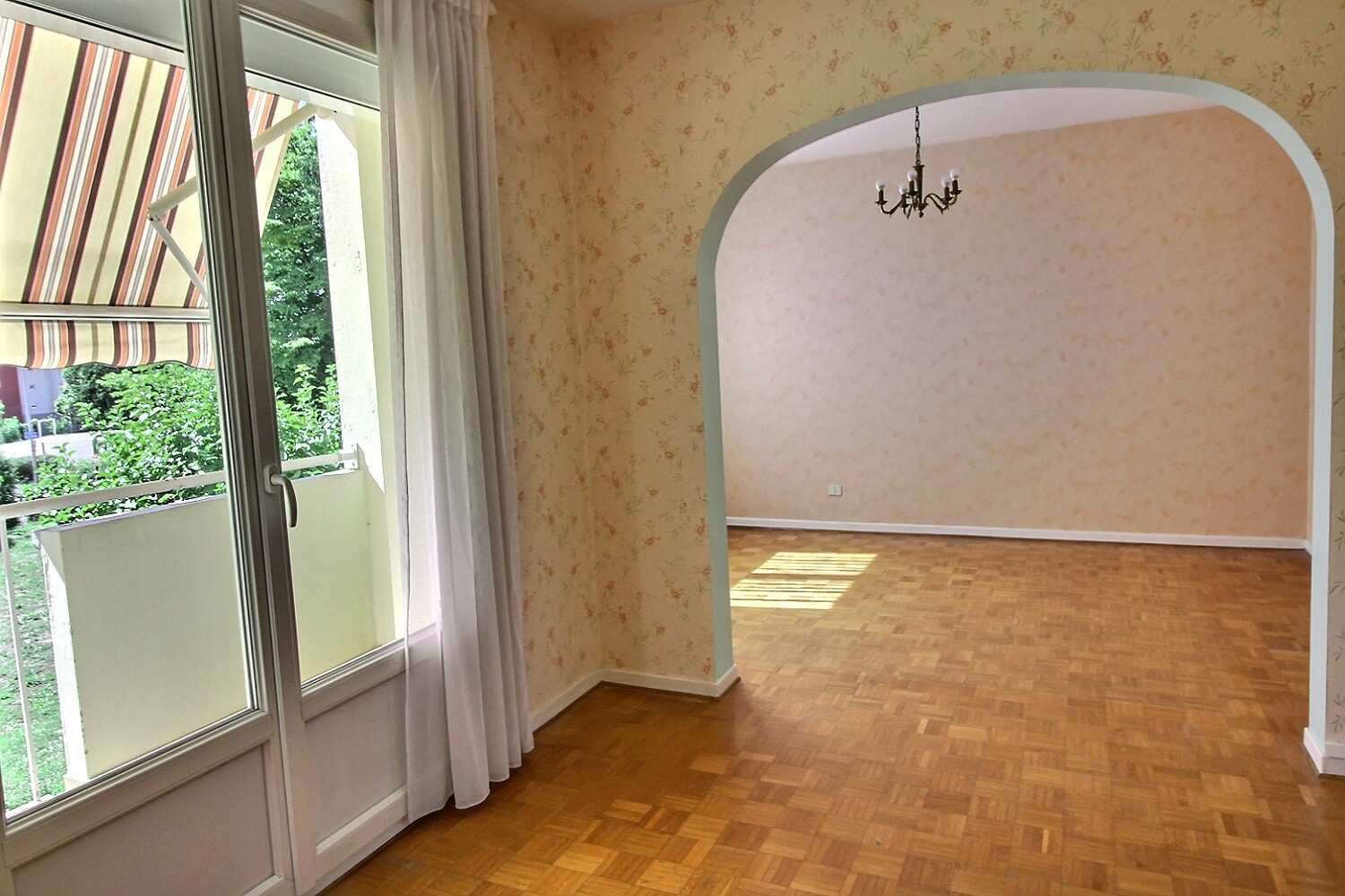 Photo T4 Plein centre ville de Saint Genis Pouilly 88 M2 image 4/6