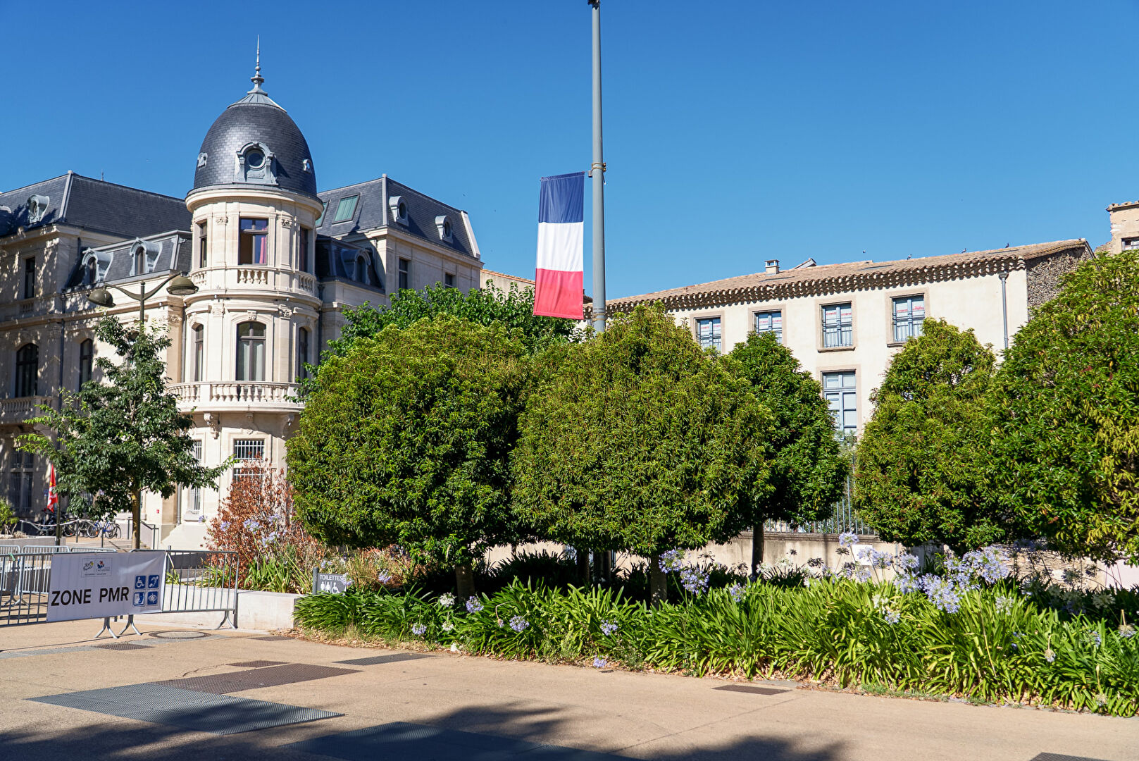 CARCASSONNE - BASTIDE SAINT-LOUIS Workshop de 98m² avec boutique et appartement T2 bis