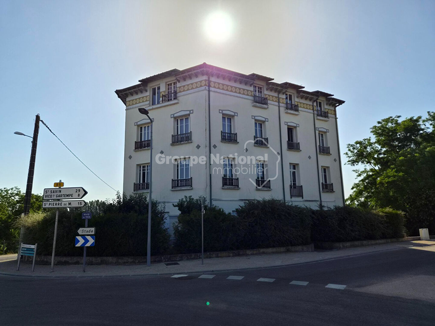 EXCLUSIVITÉ  Appartement meublé loué - Rentabilité 8,7 % Bail jusqu'en 2027 Parking privé