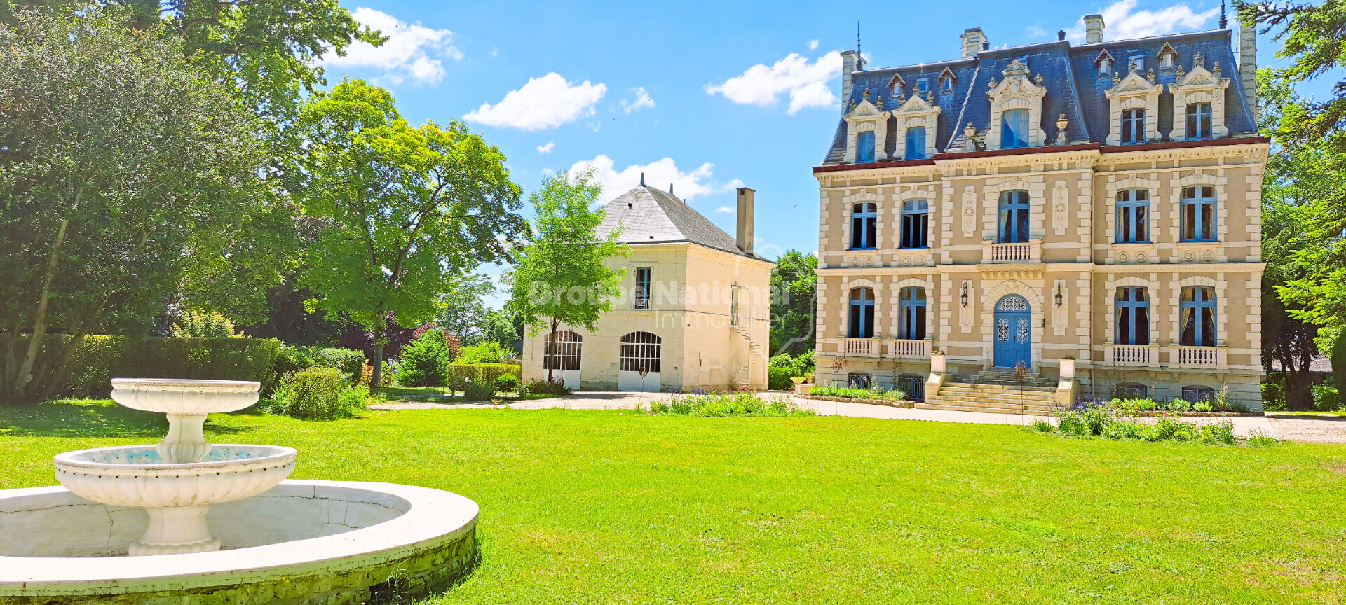 PROPRIÉTÉ D'EXCEPTION EN TOURAINE. CHÂTEAU & PARC DE 4 HECTARES