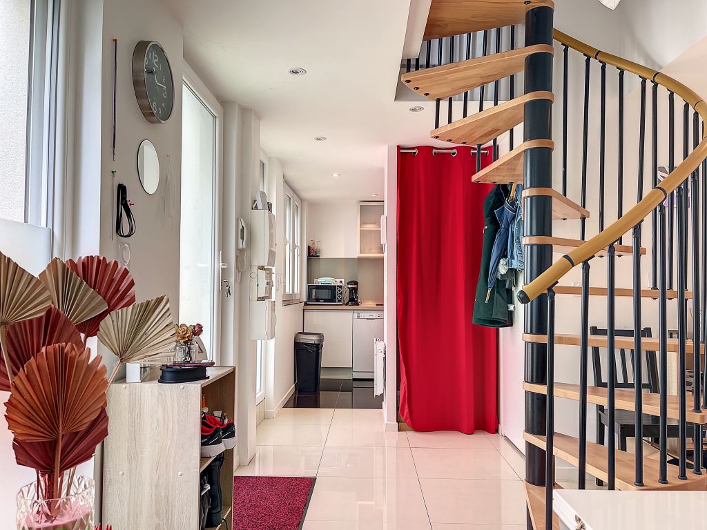 Photo A VENDRE - SECTEUR RUE DE CERNAY - DUPLEX DE TYPE 3 image 3/6