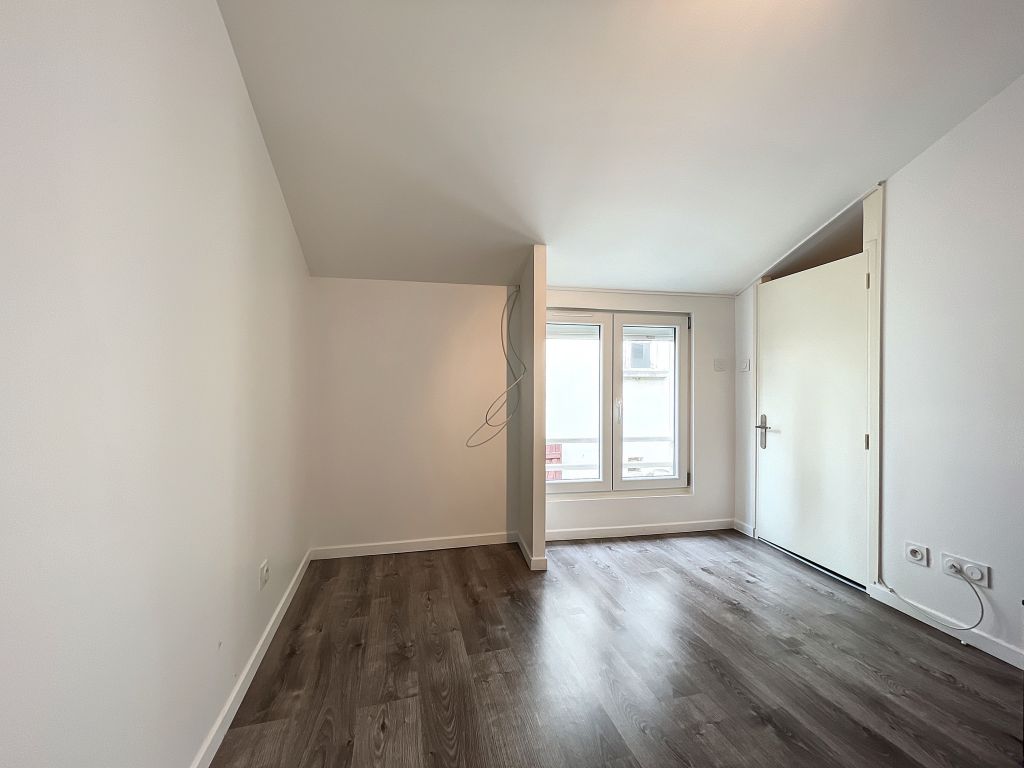 Photo A VENDRE - SECTEUR RUE DE CERNAY - DUPLEX DE TYPE 3 image 6/6