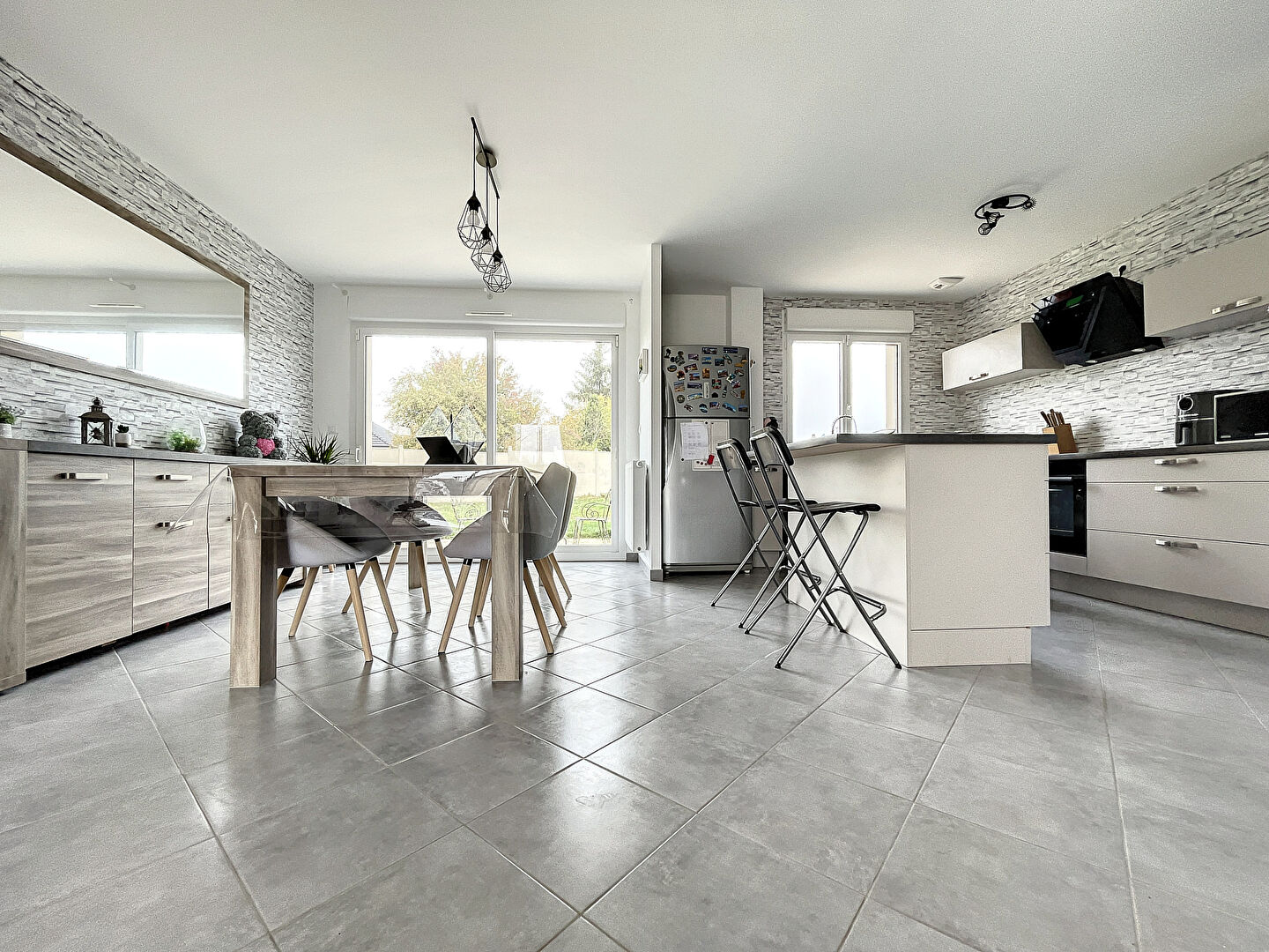 Photo À VENDRE - MOURMELON-LE-GRAND- MAISON TYPE 6 - CONSTRUCTION RÉCENTE image 4/6