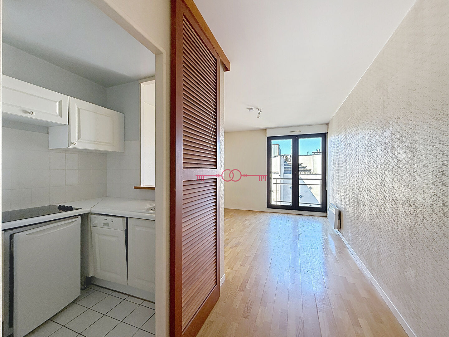 Photo A VENDRE - STUDIO HYPER CENTRE AVEC BALCON ET CAVE - REIMS image 2/6