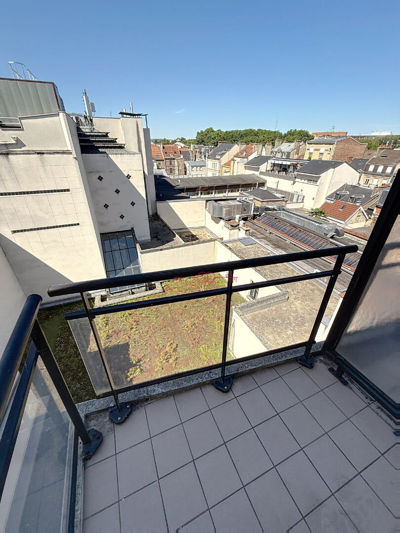 Photo A VENDRE - STUDIO HYPER CENTRE AVEC BALCON ET CAVE - REIMS image 3/6