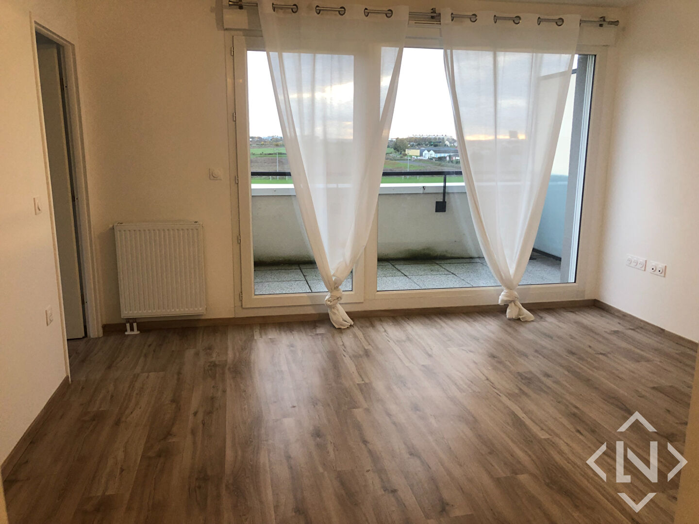 Photo A LOUER A FLEURY SUR ORNE APPARTEMENT F2 RECENT TERRASSE image 1/6