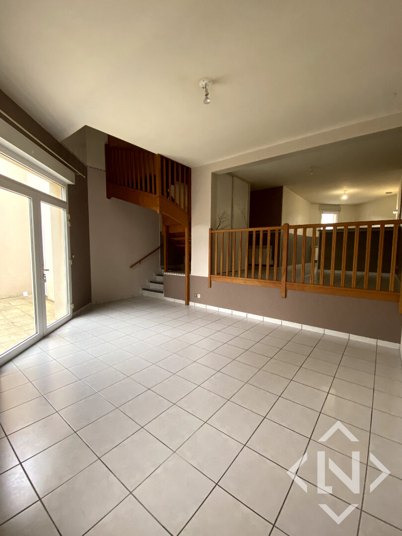 Photo À LOUER À VERSON MAISON ACCOLÉE 3 CHAMBRES JARDIN image 2/6