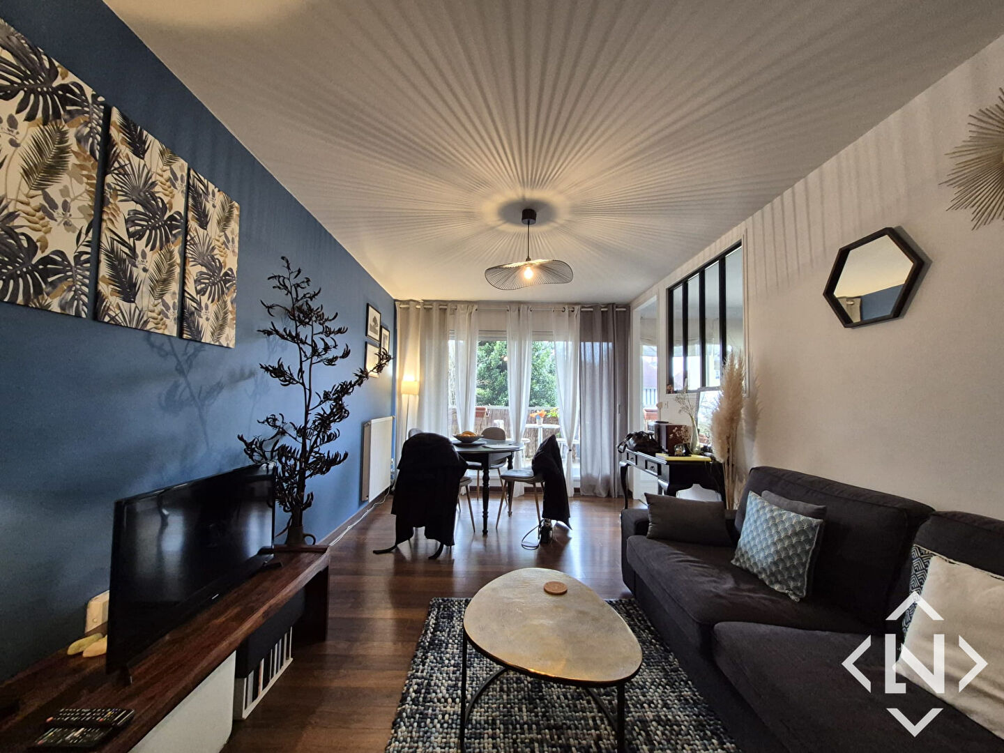 A LOUER CAEN  PROCHE VALLEE DES JARDINS T2 MEUBLEE AVEC PARKING ET BALCON