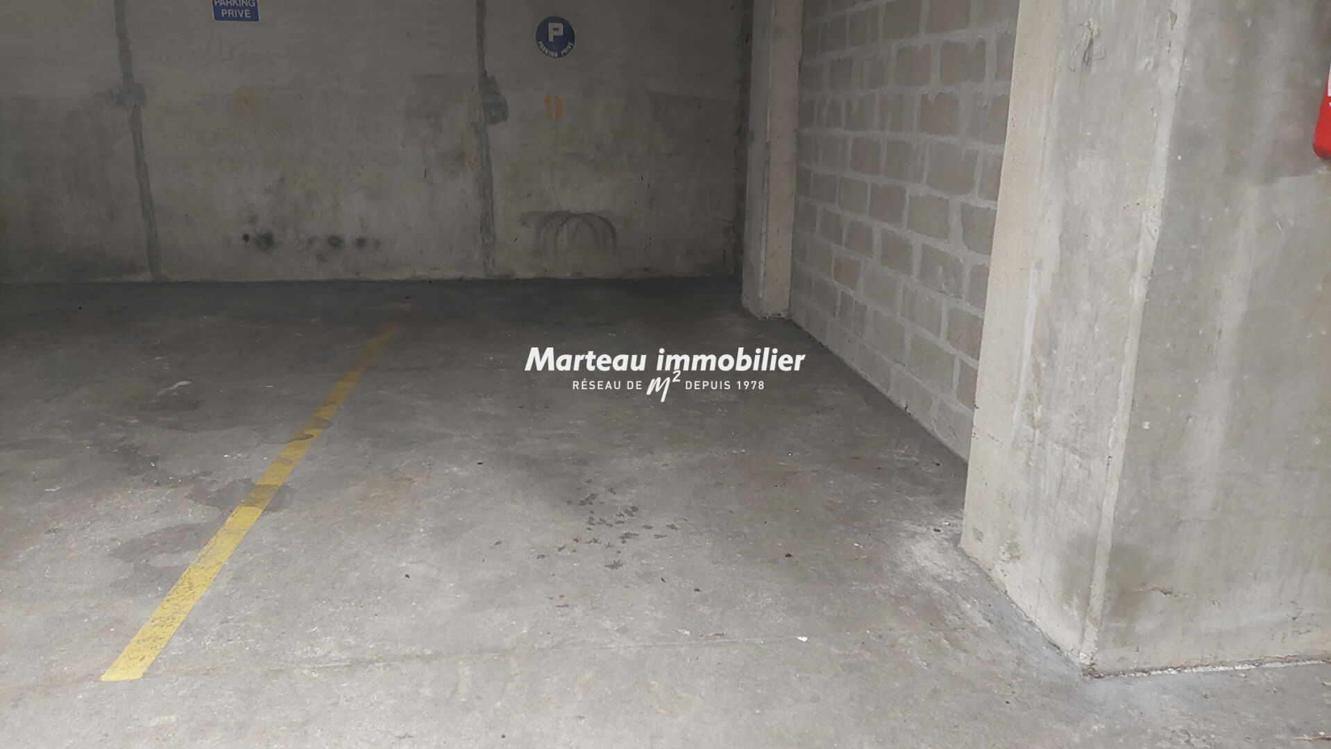 Parking / box Le Mans