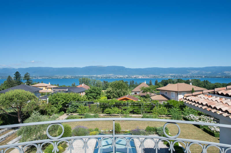 Photo PROPRIETE de 750m² à MESSERY  - Vue lac image 4/6