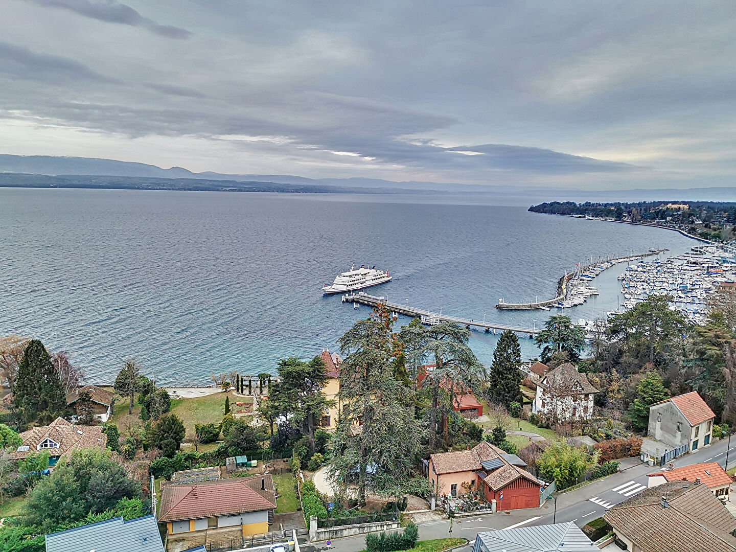 THONON CENTRE - F4 de 129m² avec SUPERBE VUE LAC