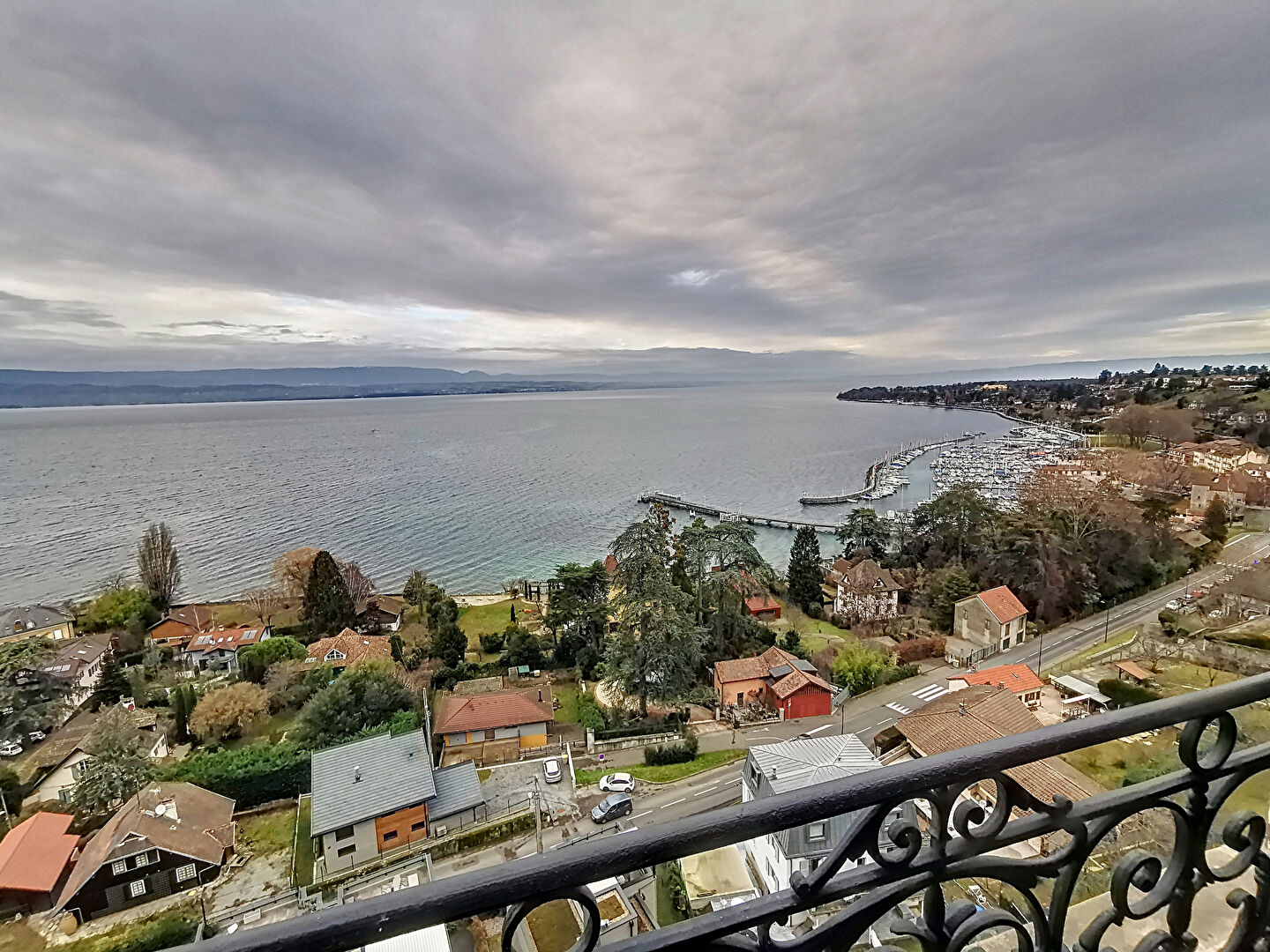 THONON CENTRE - F4 avec SUPERBE VUE LAC