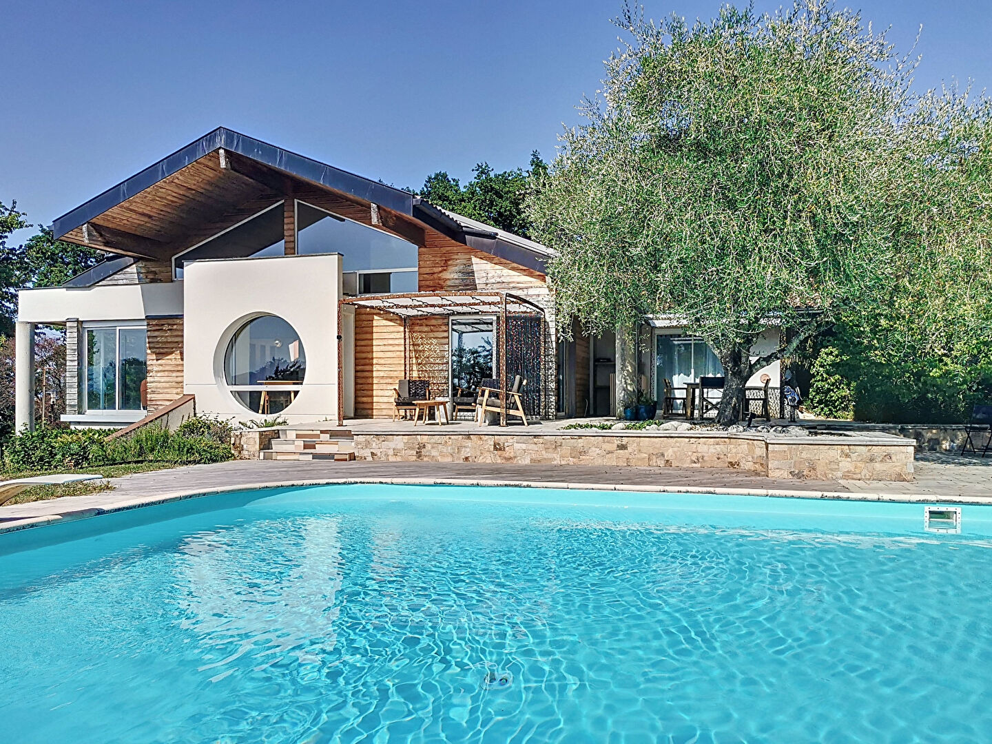 ANTHY - Villa de 220m² sur terrain 3352m²