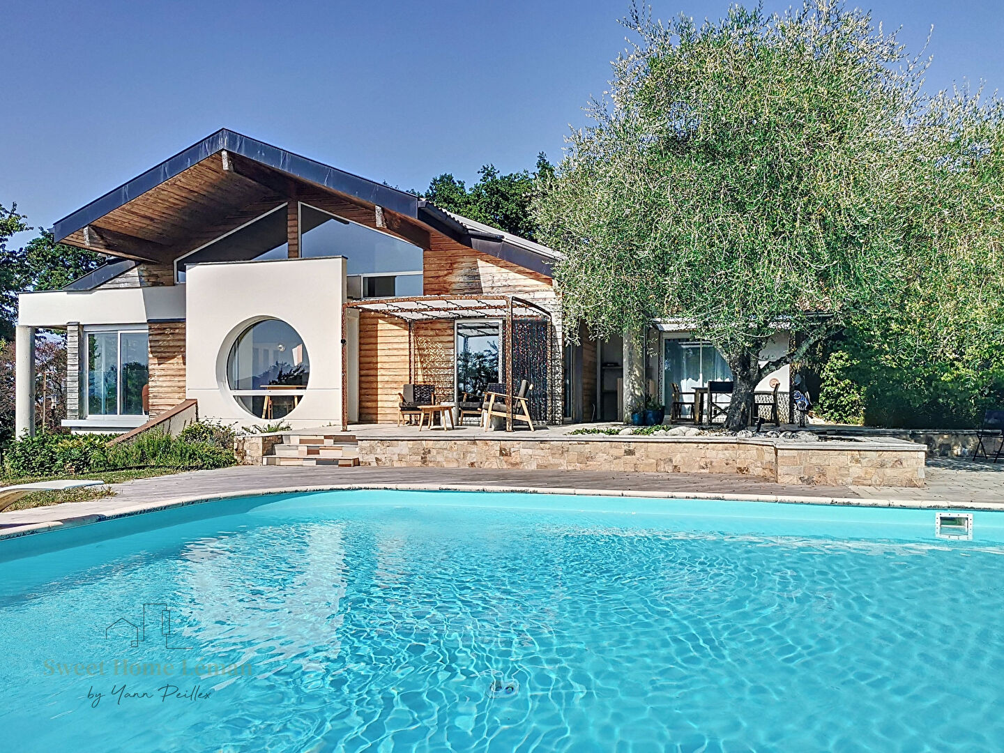 ANTHY - Villa de 220m² sur terrain 3352m²