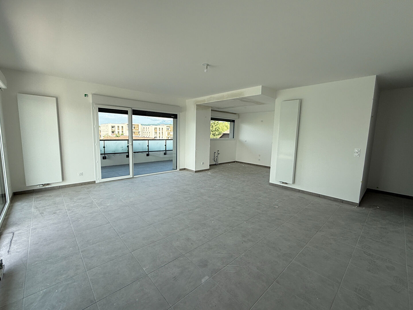 Photo THONON Ouest - Spaciaux T4 de 110m² en dernier étage - Vue lac image 3/6