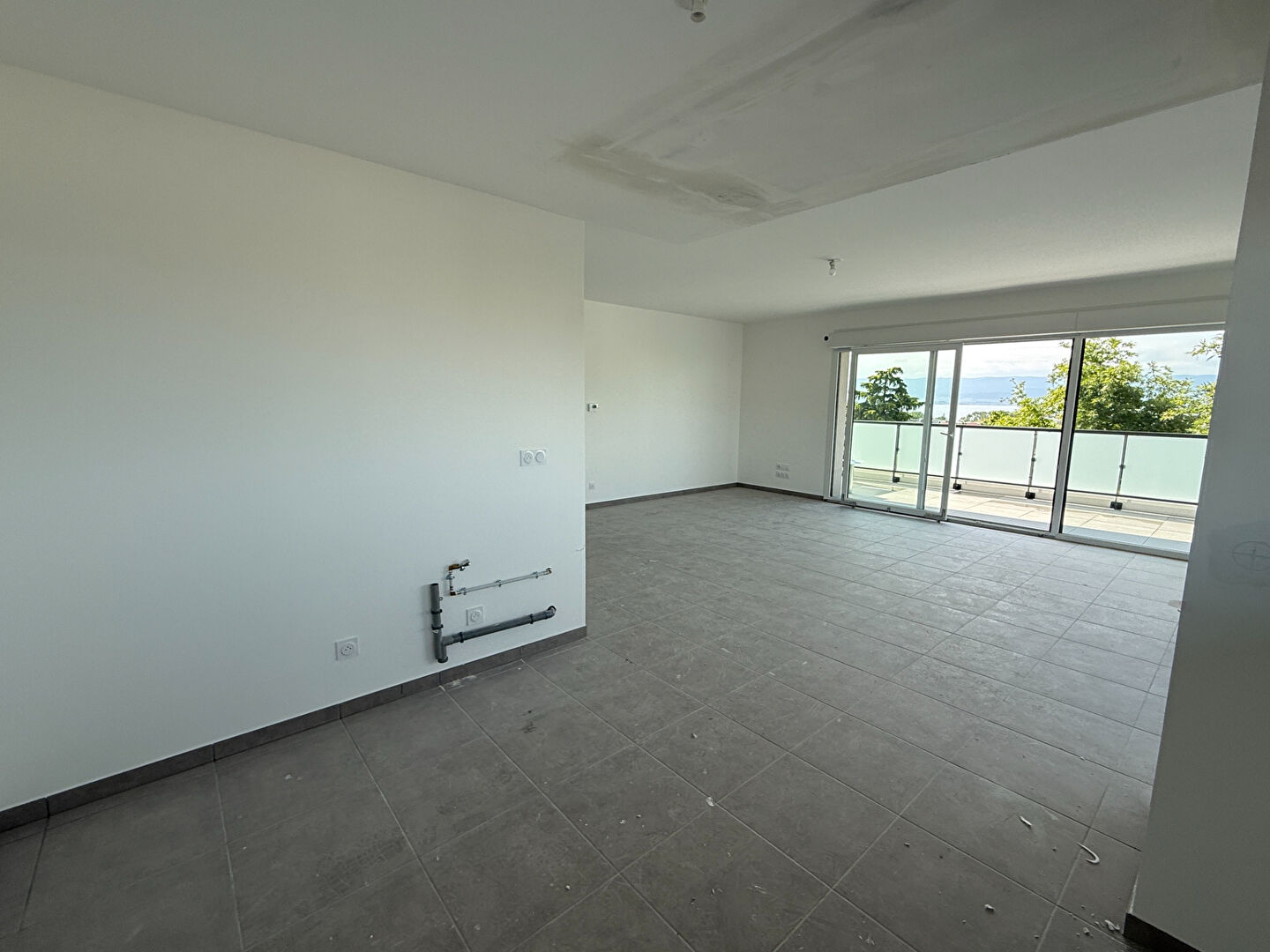 Photo THONON Ouest - Spaciaux T4 de 110m² en dernier étage - Vue lac image 4/6