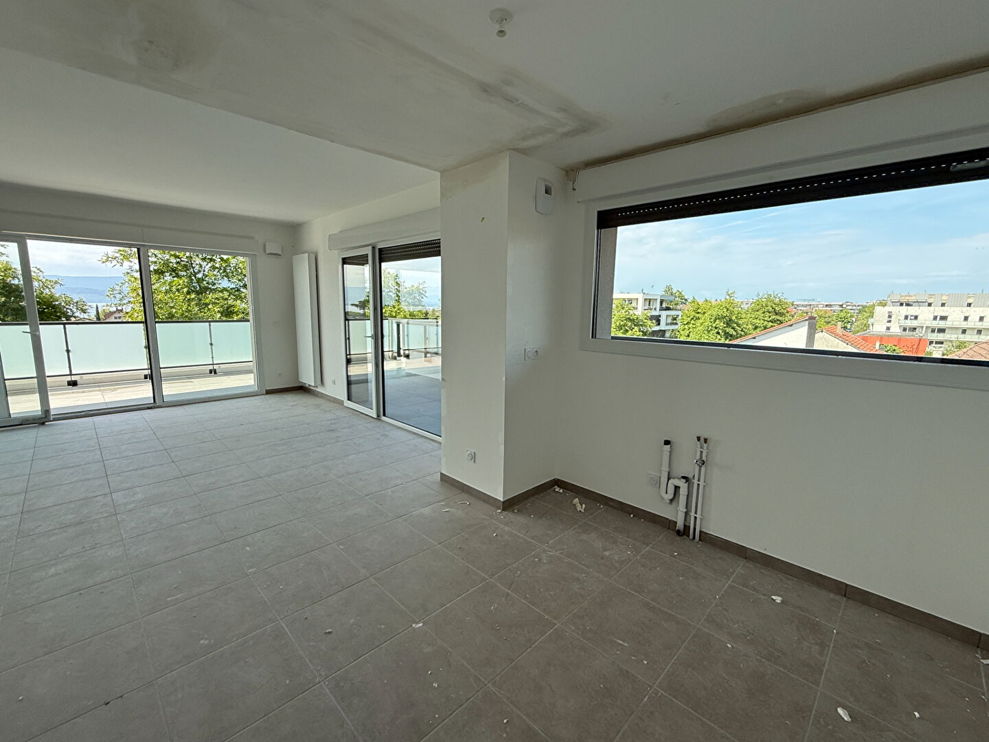 Photo THONON Ouest - Spaciaux T4 de 110m² en dernier étage - Vue lac image 5/6