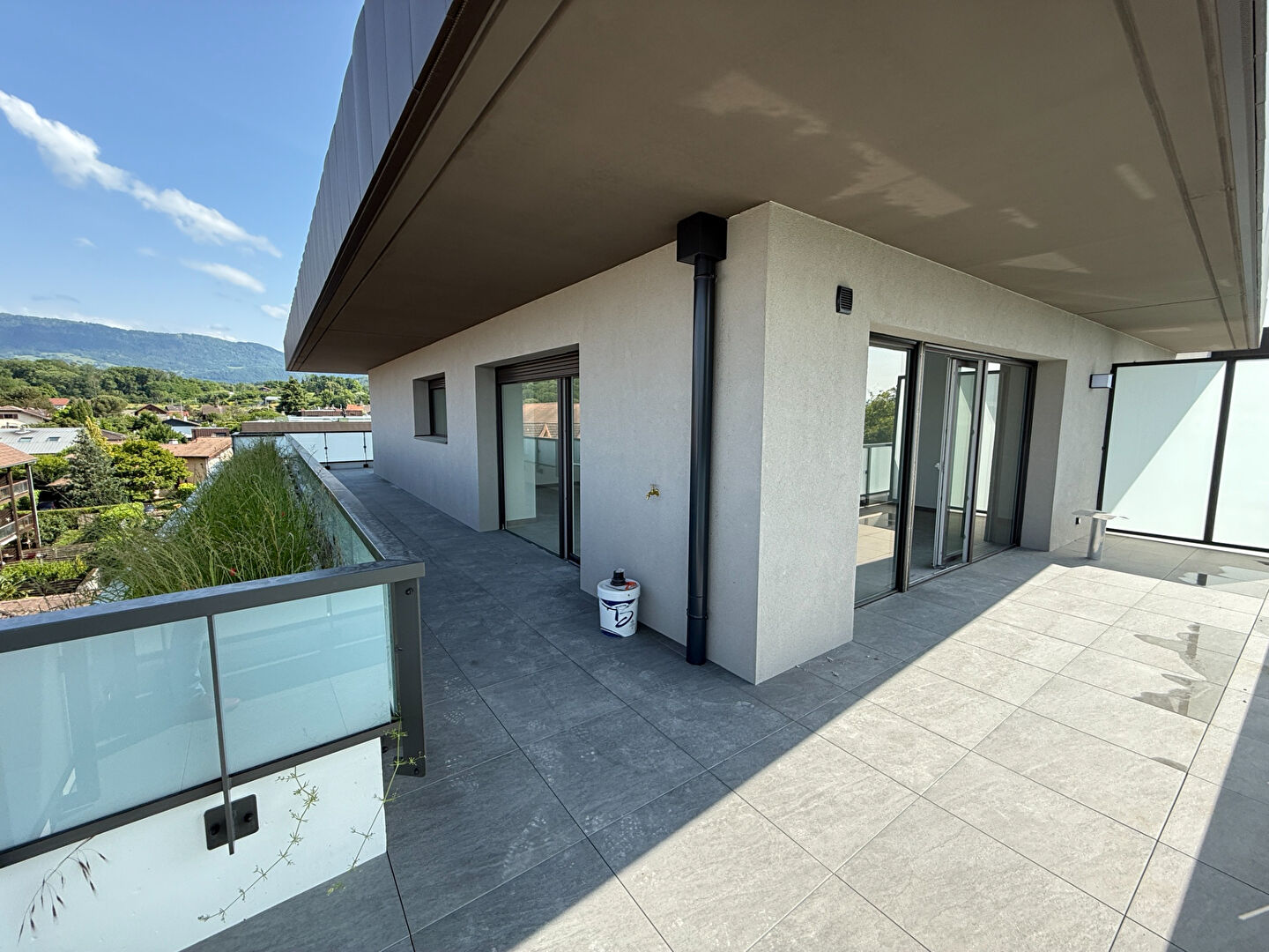 Photo THONON Ouest - Spaciaux T4 de 110m² en dernier étage - Vue lac image 6/6