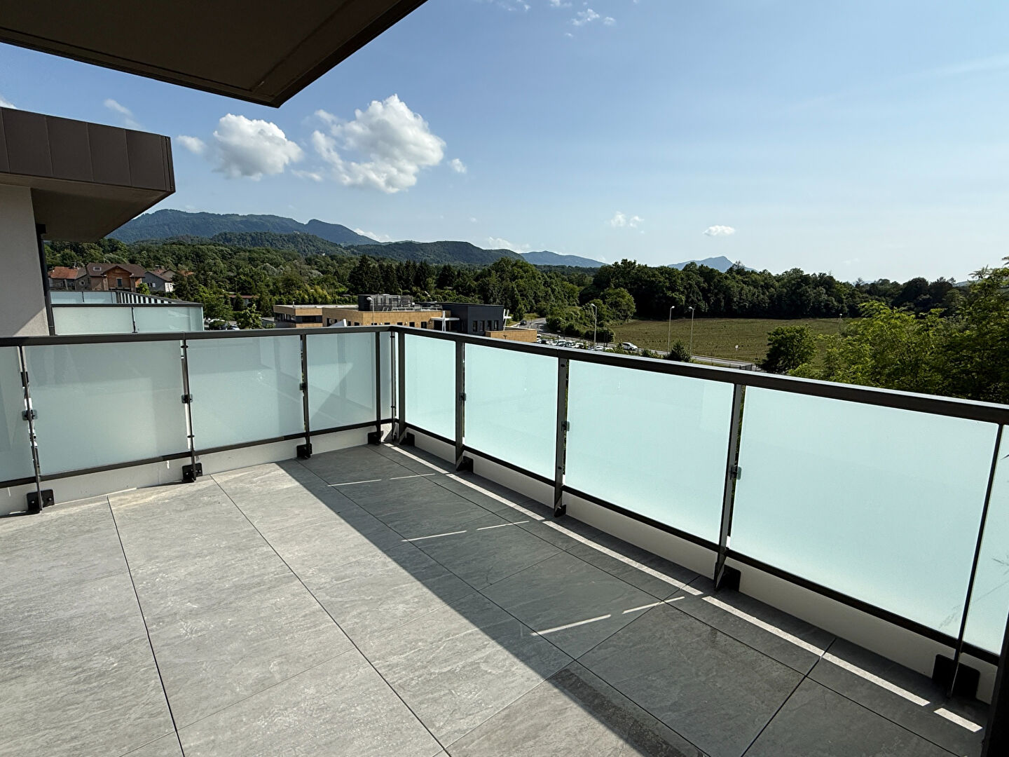 Photo THONON Ouest - Spaciaux T4 de 99m² en dernier étage - VUE LAC image 2/6