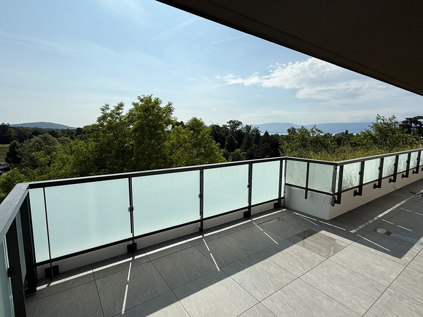 Photo THONON Ouest - Spaciaux T4 de 99m² en dernier étage - VUE LAC image 3/6