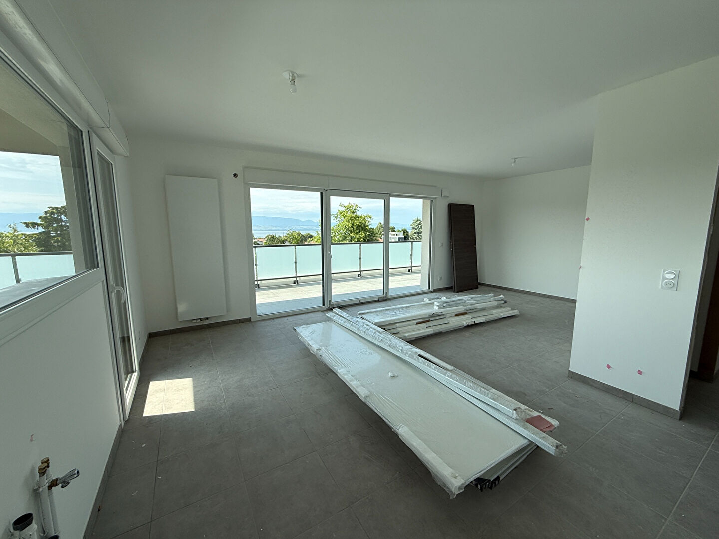 Photo THONON Ouest - Spaciaux T4 de 99m² en dernier étage - VUE LAC image 5/6