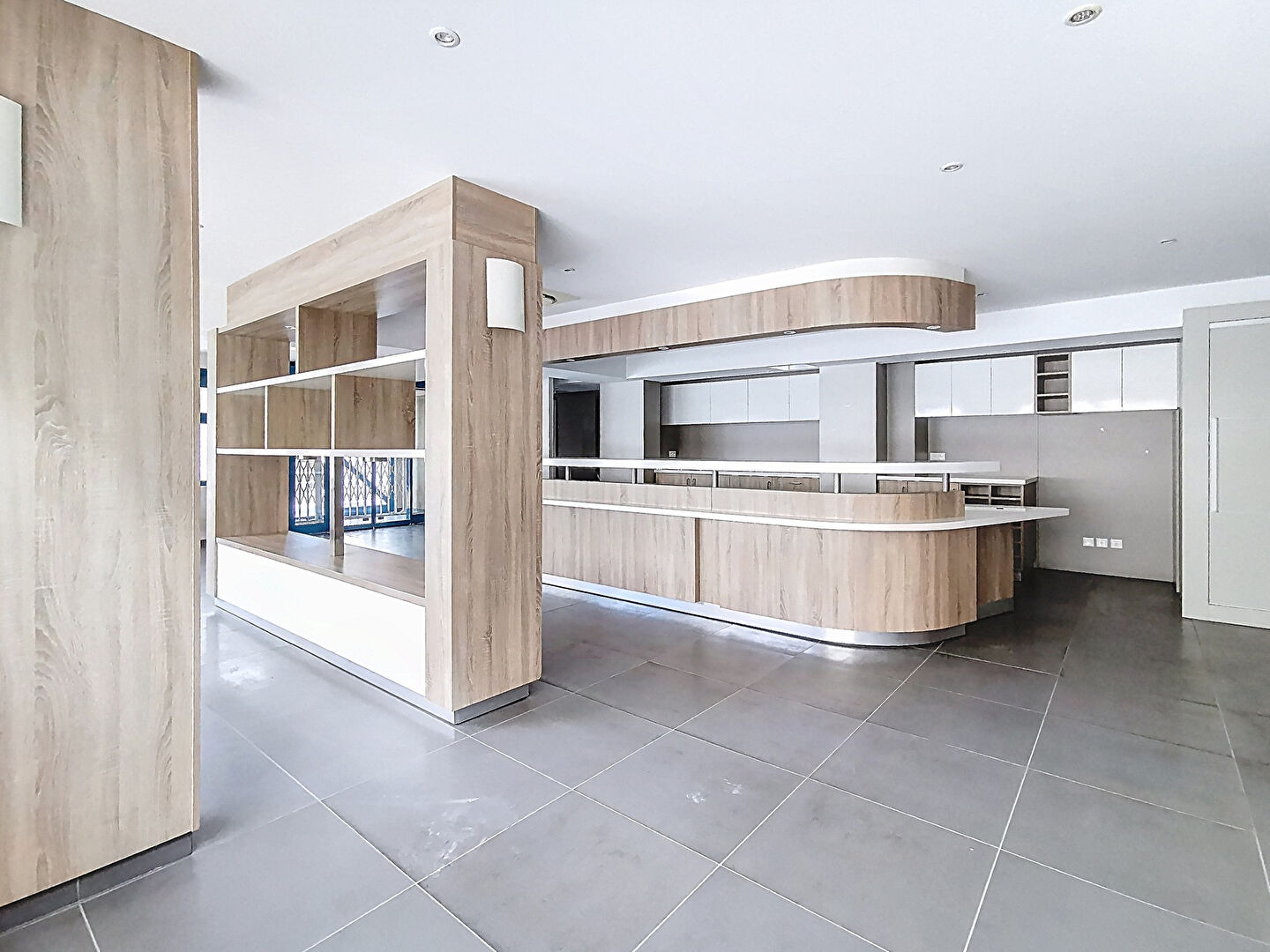 Photo EXCLUSIVITE : THONON - LOCAL COMMERCIAL / BUREAU - 261m² image 4/6