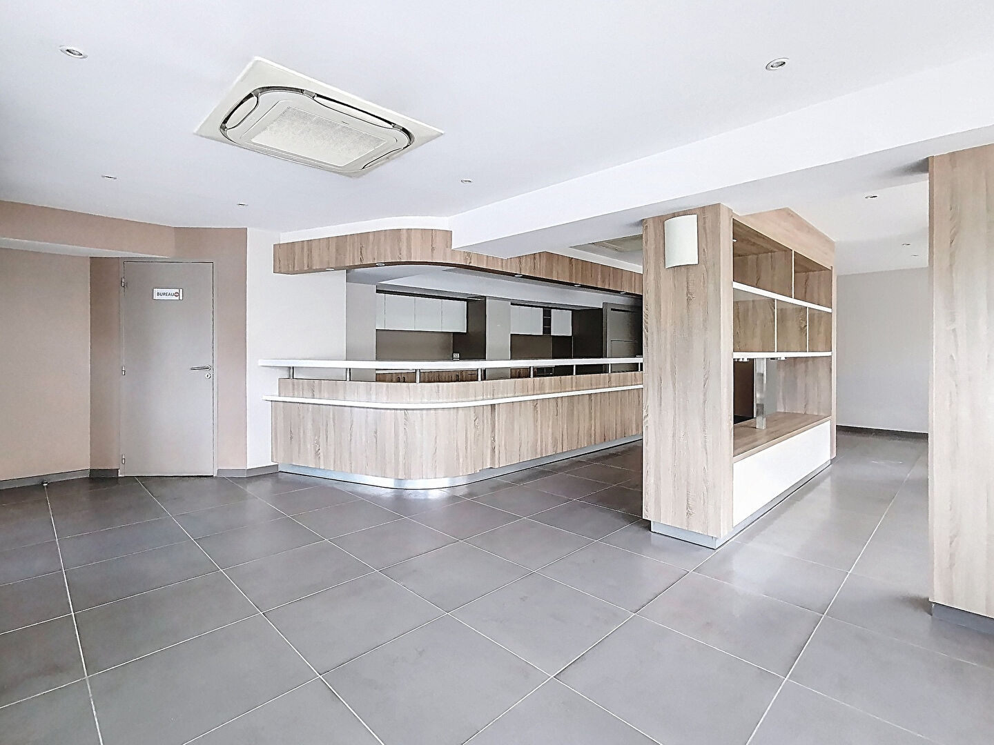 Photo EXCLUSIVITE : THONON - LOCAL COMMERCIAL / BUREAU - 261m² image 6/6