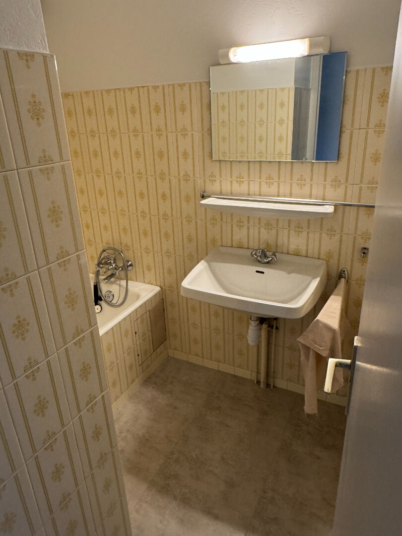 Photo THONON centre - Chambre de service rénovée image 3/6