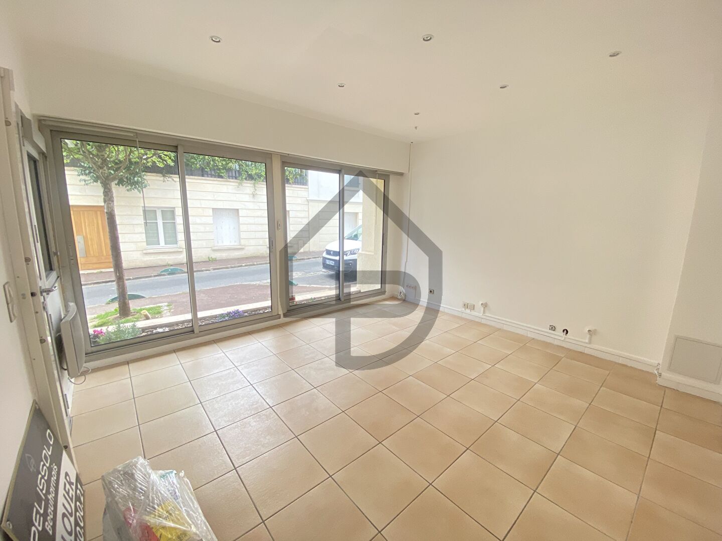 Location Local de 1 pièces 55 m² - RUEIL MALMAISON 92500 | PELISSOLO BEAUHARNAIS  - IMOGROUP photo1
