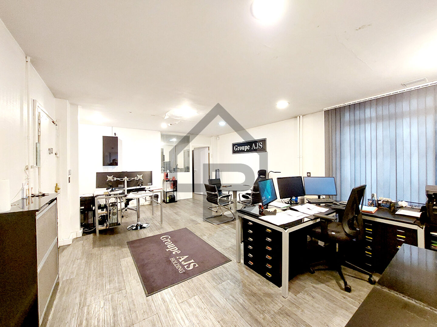 Location Local de 3 pièces 70 m² - PARIS 75011 | PELISSOLO IMMOBILIER CHAMPS-ELYSEES - IMOGROUP photo1