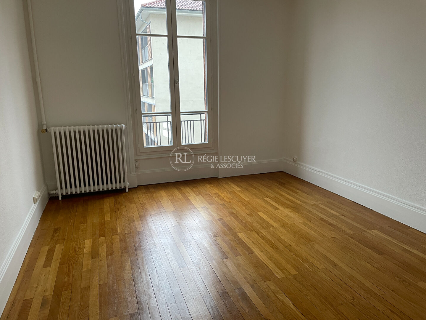 F3  RUE VICTOR HUGO VIENNE