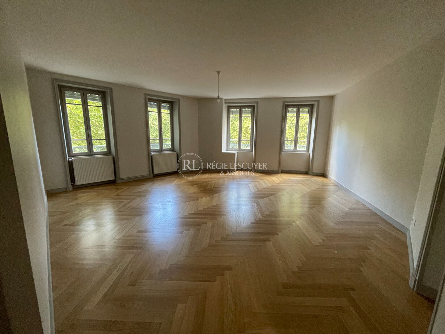 F5 - 11 AVENUE DE GRANDE BRETAGNE 69006 LYON