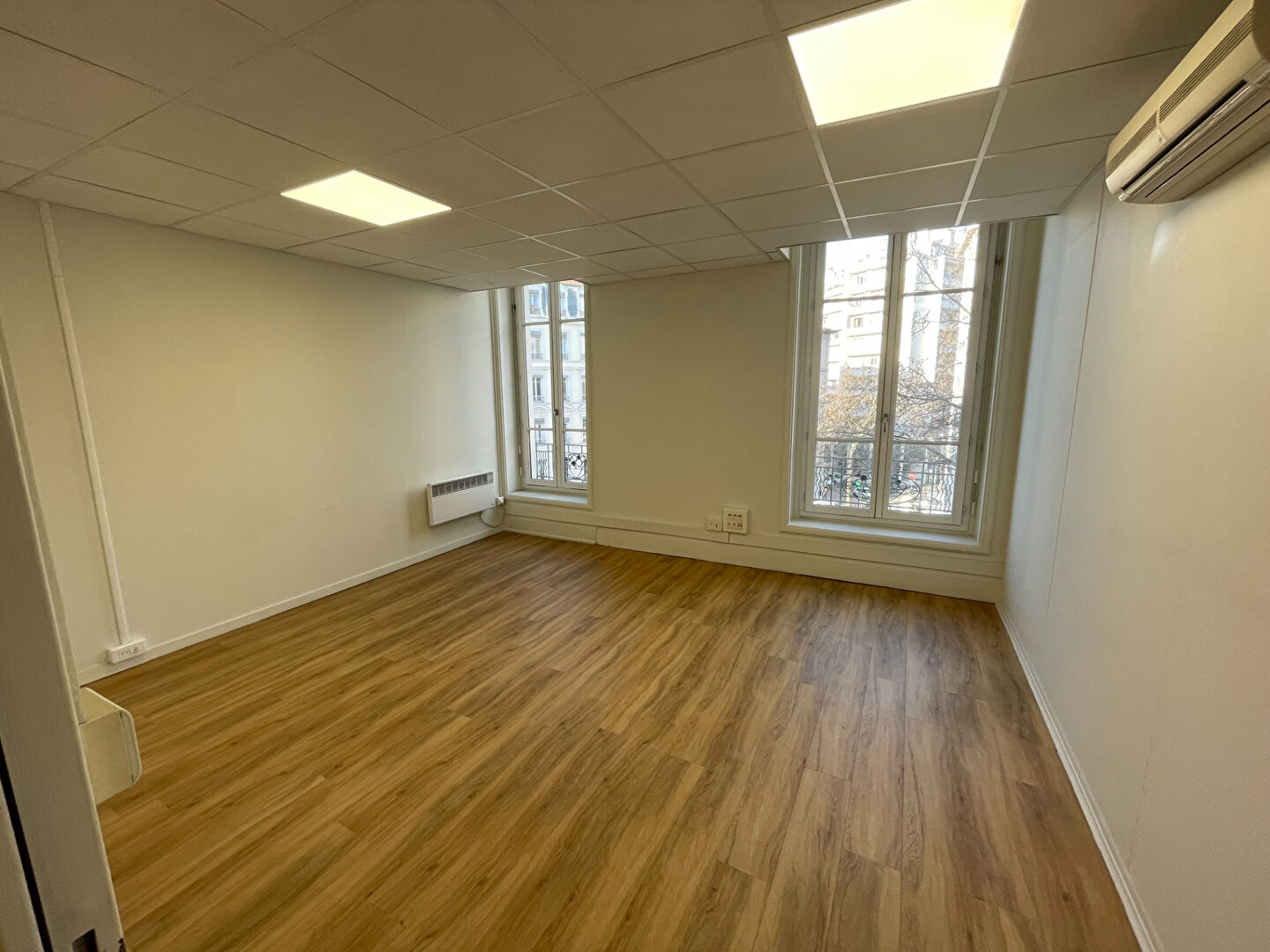 Photo BUREAUX -  AVENUE DE SAXE 69003 LYON image 2/6