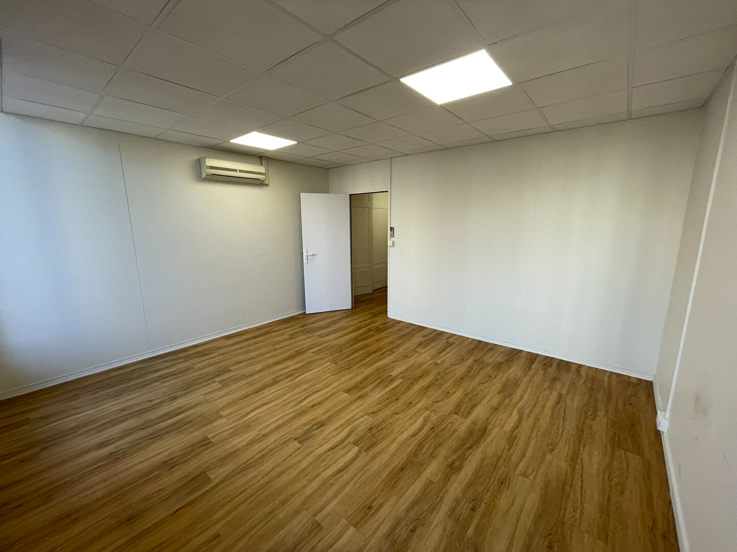 Photo BUREAUX -  AVENUE DE SAXE 69003 LYON image 3/6
