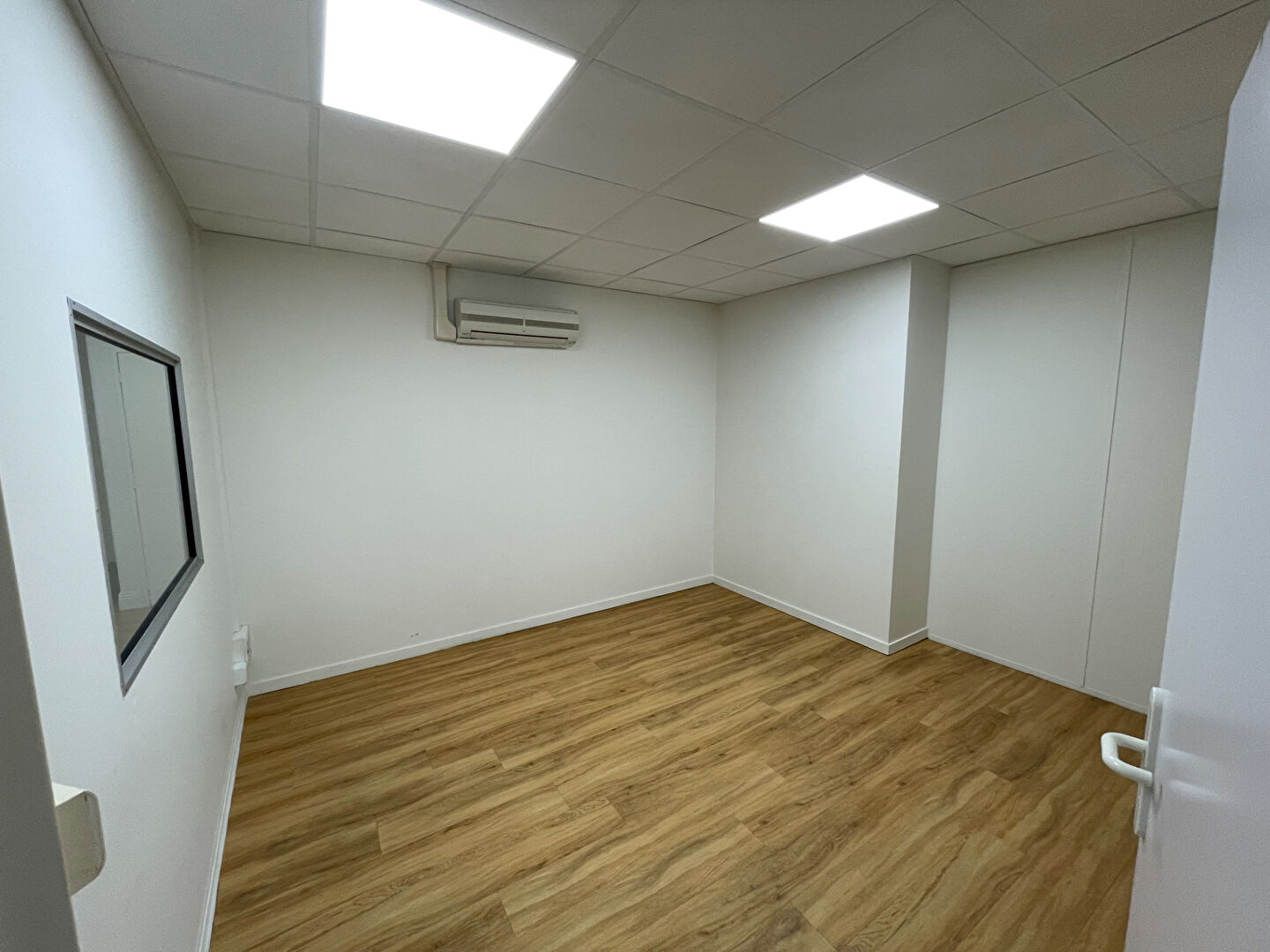 Photo BUREAUX -  AVENUE DE SAXE 69003 LYON image 4/6