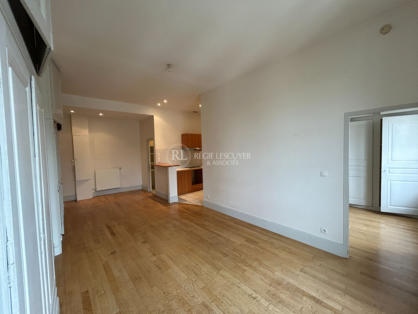 Photo F2 - COURS GAMBETTA 69007 LYON image 1/6