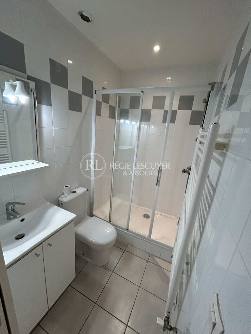 Photo F2 - COURS GAMBETTA 69007 LYON image 5/6