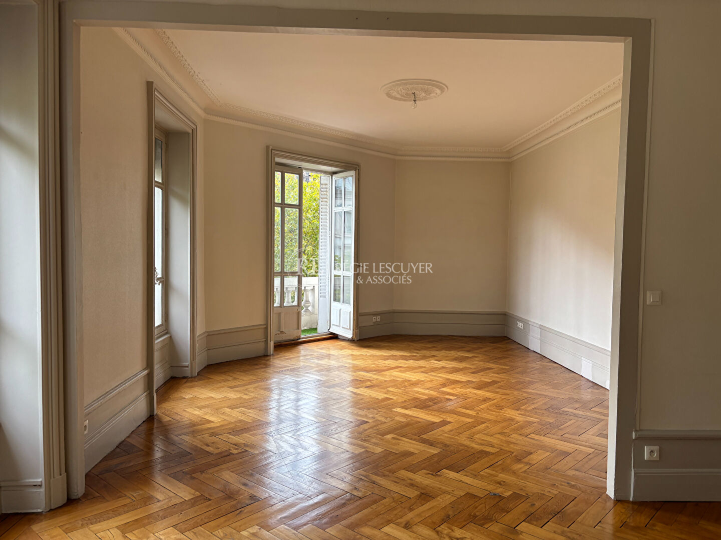 Photo F4 bis - 1 PLACE ARISTIDE BRIAND 69003 LYON image 1/6