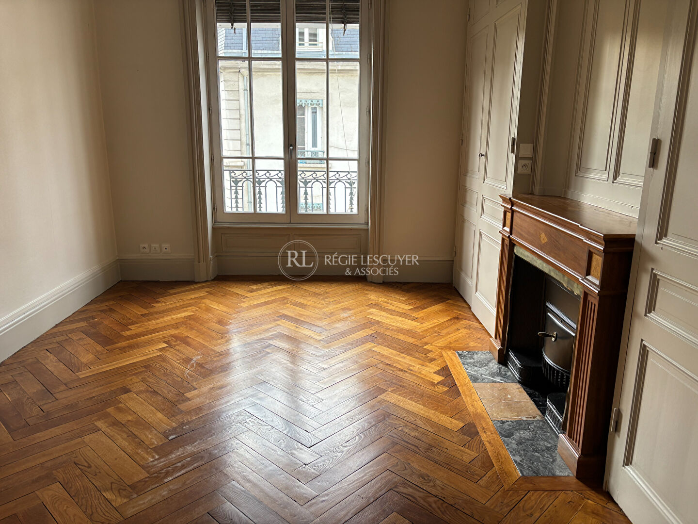Photo F4 bis - 1 PLACE ARISTIDE BRIAND 69003 LYON image 3/6